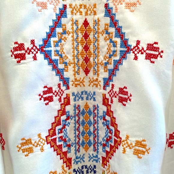 NWOT Chic Connection Women’s Lined White Embroidered Dress. Multicoloure… - Picture 5 of 6